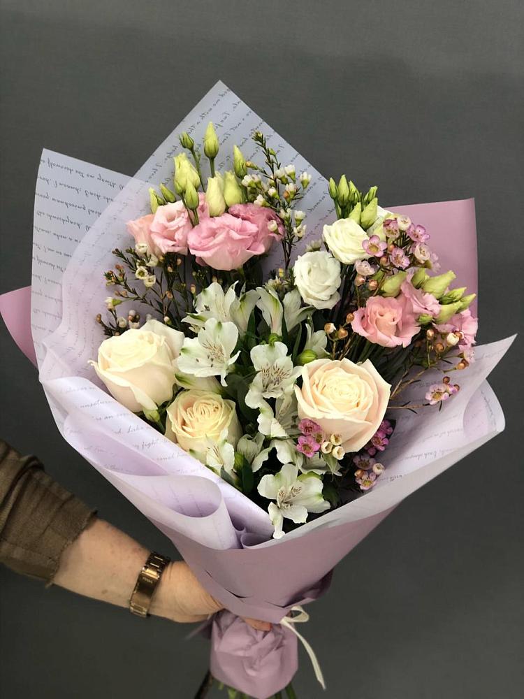 Букет цветов из: Альстромерии, Розы и Лизиантусы в Летней Ставке