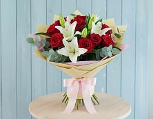 Букет цветов из:  Лилии и Розы в Летней Ставке