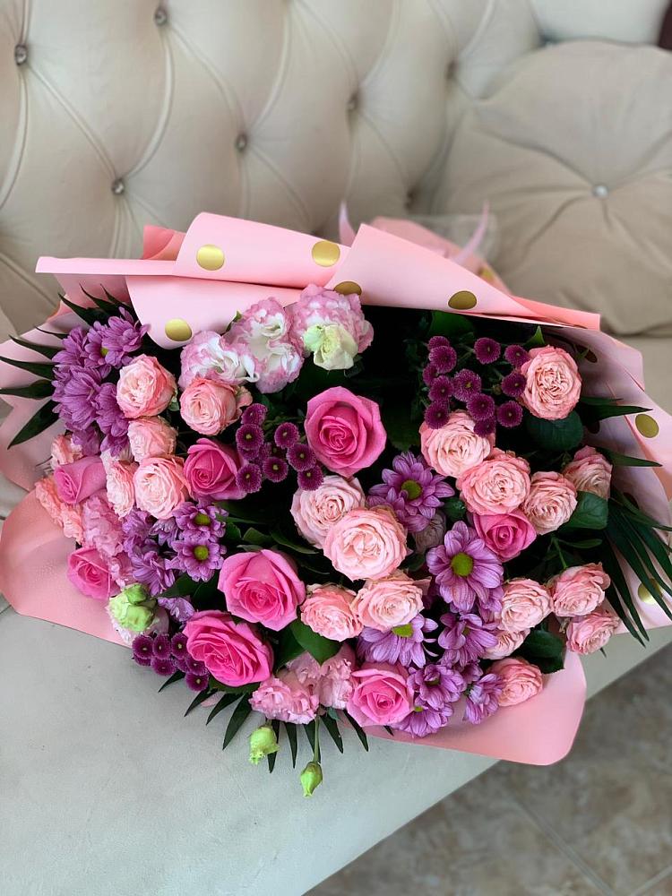 Букет цветов из: Хризантемы, Розы и Лизиантусы в Летней Ставке