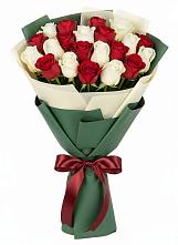 Букет Микс из красных и белых роз в Летней Ставке