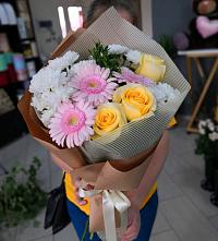 Букет цветов из:  Герберы, Розы и Хризантемы в Летней Ставке