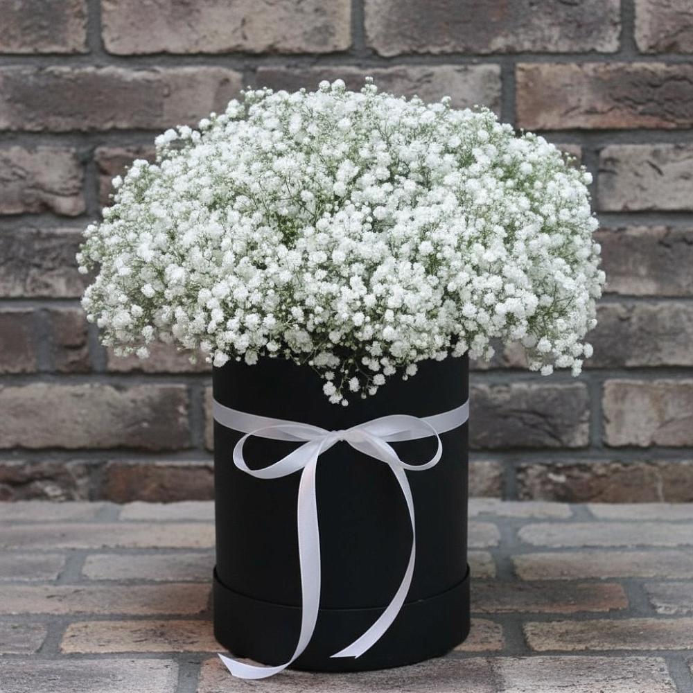 Цветочная композиция из Гипсофила в шляпной коробке в Летней Ставке