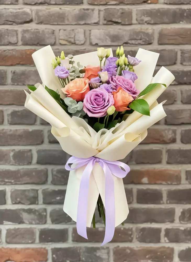 Букет цветов из: Лизиантусы и Розы в Летней Ставке