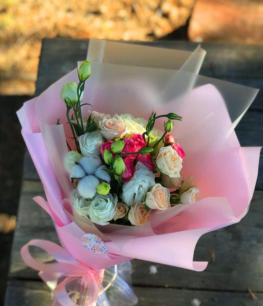 Букет цветов из: Розы и Лизиантусы в Летней Ставке