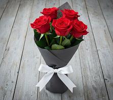 Букет 5 Красных роз Эдлесс Лав в Летней Ставке