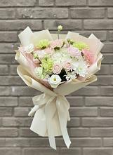 Букет цветов из:  Гвоздики, Розы, Лизиантусы и Хризантемы в Летней Ставке