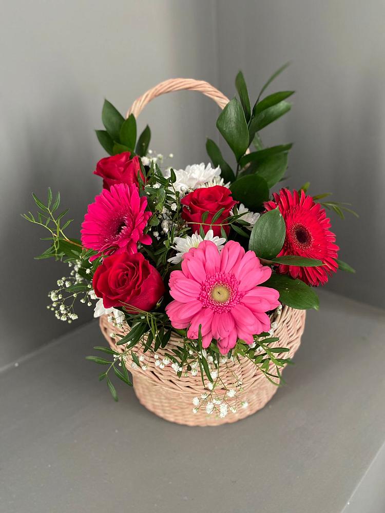 Цветочная композиция из Розы, Хризантемы и Герберы в корзине в Летней Ставке