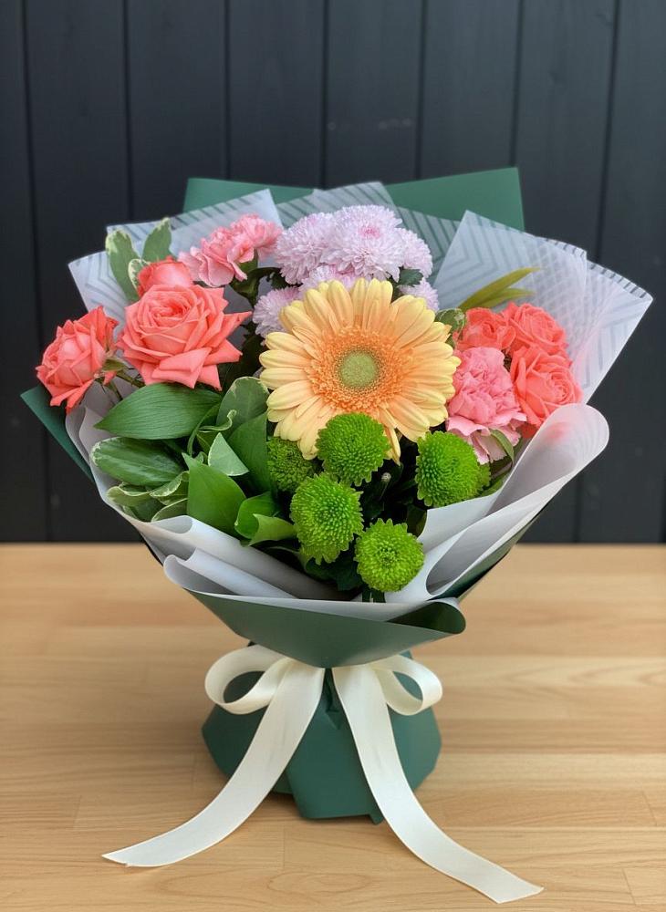 Букет цветов из: Гвоздики, Розы, Герберы и Хризантемы в Летней Ставке