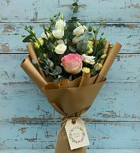 Букет цветов из:  Розы и Лизиантусы в Летней Ставке