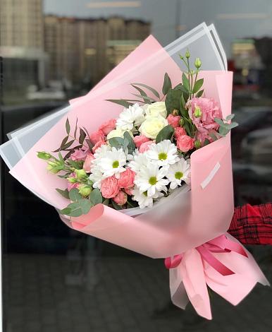 Букет цветов из: Розы, Лизиантусы и Хризантемы в Летней Ставке