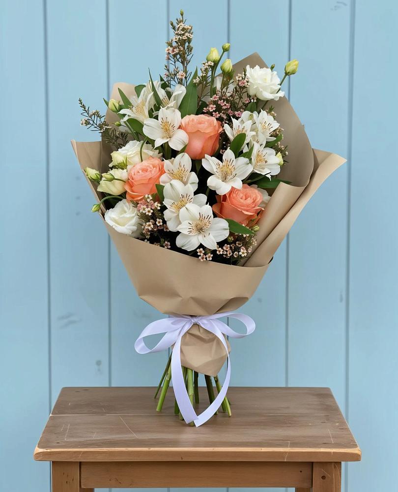 Букет цветов из: Альстромерии, Лизиантусы, Розы и Хризантемы в Летней Ставке